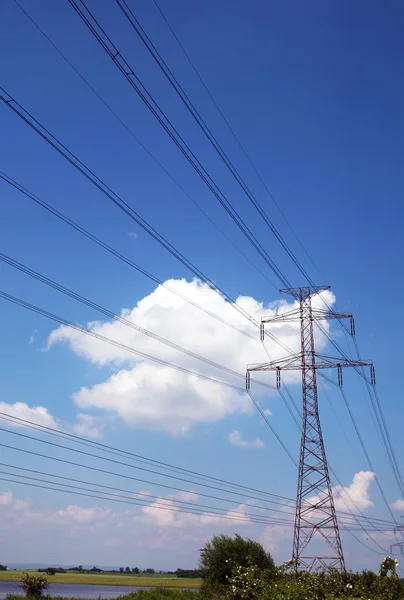 高压输电线铁塔 — 图库照片