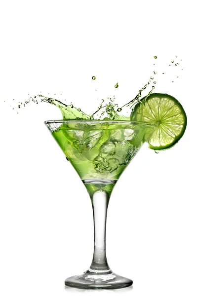 Зелений алкогольний коктейль зі сплеском — стокове фото