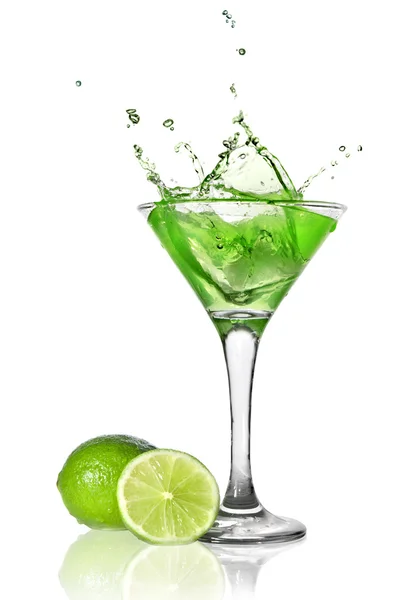 Grüner Alchohol-Cocktail mit Spritzer — Stockfoto