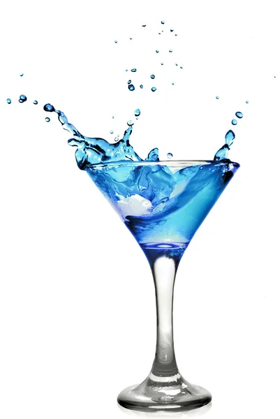 鸡尾酒与飞溅的蓝色库拉索岛 — 图库照片