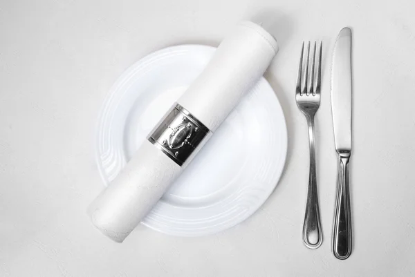Knife, fork, plate and napkin — Stock Photo, Image