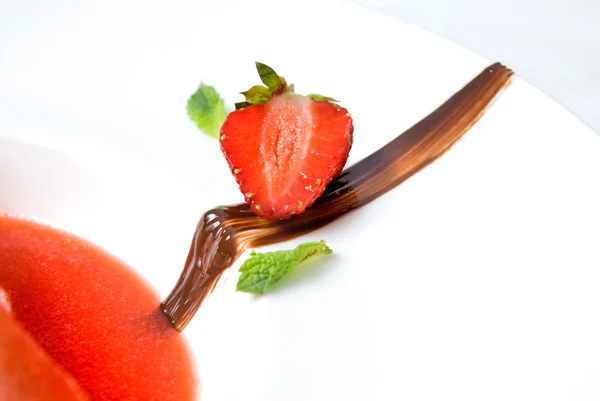 板上的草莓甜点 — 图库照片