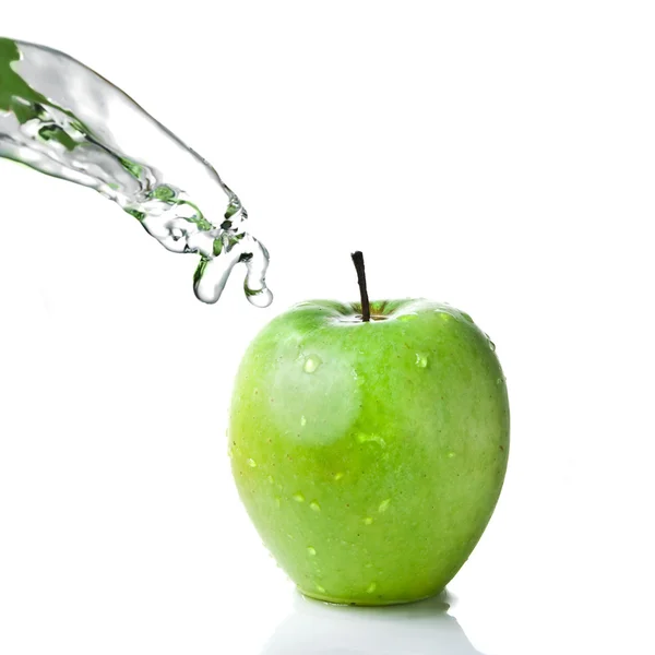 Γλυκό νερό splash στο πράσινο μήλο — Φωτογραφία Αρχείου