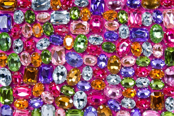 Различные цвета блестящие драгоценные камни — стоковое фото