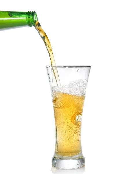 Zelená pivní láhev — Stock fotografie