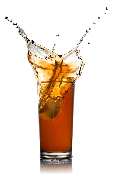 Mooie splash van cola in glas — Stockfoto