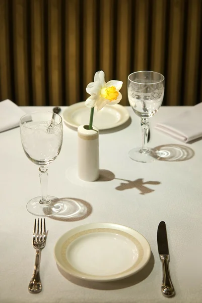 Mesa servida en restaurante — Foto de Stock