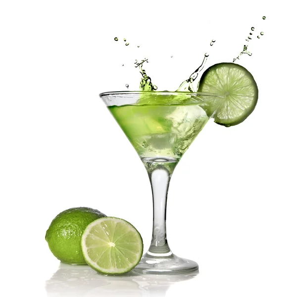 Cocktail d'alchohol vert avec éclaboussures — Photo