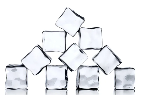 Buz küpleri beyaz üzerinde izole — Stok fotoğraf