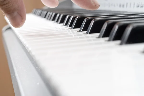 Hand playing music on the piano — Stock Photo, Image