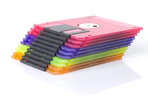 Disques disquettes de couleur isolés sur blanc — Photo