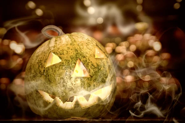 Halloween pumpkin with smoke — Stockfoto