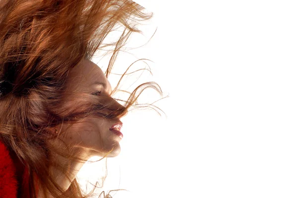 Attraktive Frau mit Haaren in Bewegung — Stockfoto