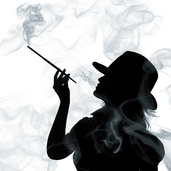 Silhouette de la femme fumeuse — Photo