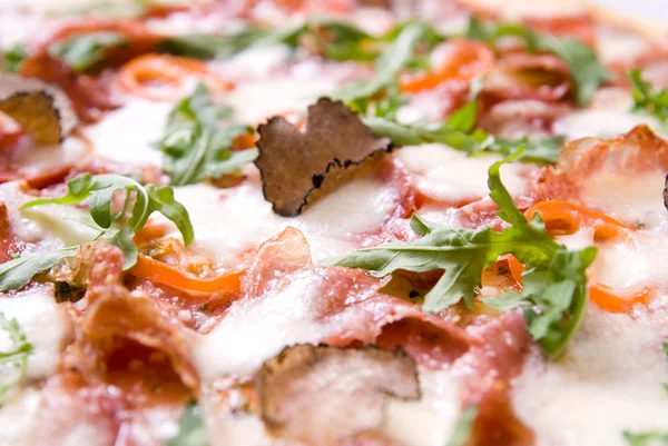 Italian pizza with truffels and tomatoes — Stock Photo, Image