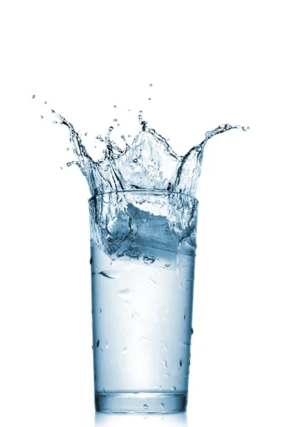 Postříkání vodou ve skle — Stock fotografie
