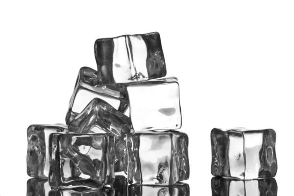 Cubetti di ghiaccio con gocce d'acqua — Foto Stock