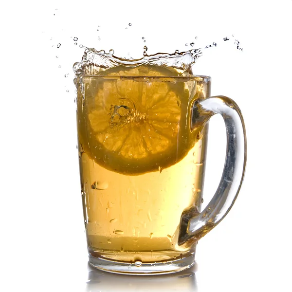 Lemon dropped into tea cup with splash — Stock Photo, Image