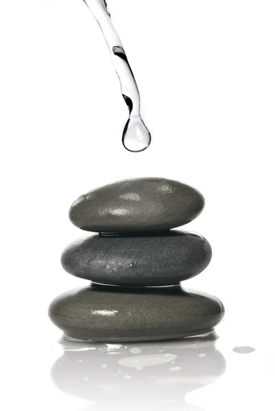 Wellness kameny s stříkající vodě — Stock fotografie