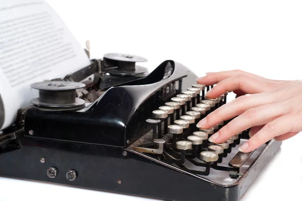 Mulher mãos digitando em máquina de escrever vintage — Fotografia de Stock