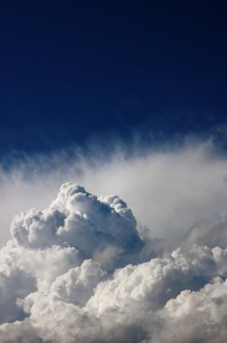 dramatik fırtına bulutları dikey
