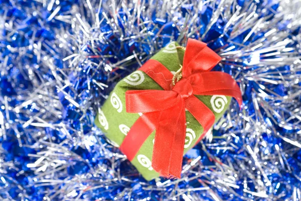 Presente de Natal com decoração — Fotografia de Stock