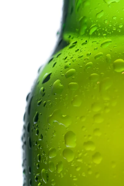 Zielone piwo butelka z kropli wody — Zdjęcie stockowe