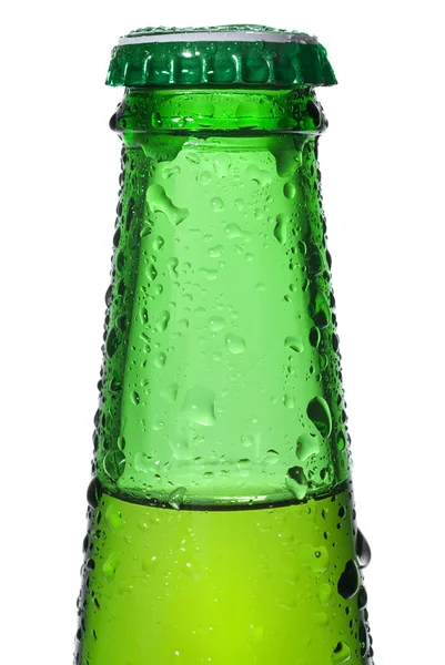 Zelená pivní láhev s kapkami vody — Stock fotografie