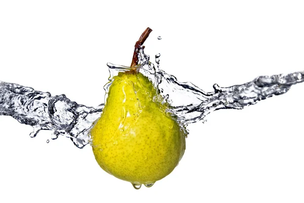 Gelbe Birne mit Wasserspritzer — Stockfoto