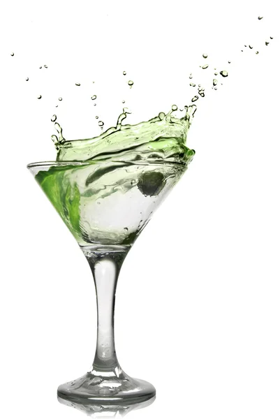 绿色酒精鸡尾酒与飞溅 — 图库照片