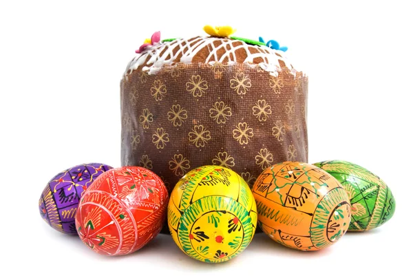 Velikonoční vajíčka a dort — Stock fotografie