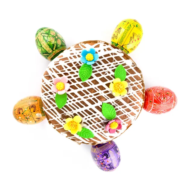 Top view of easter eggs and cake — Stock Photo, Image