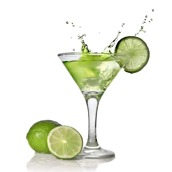 Koktél splash és zöld lime zöld alkohol — Stock Fotó