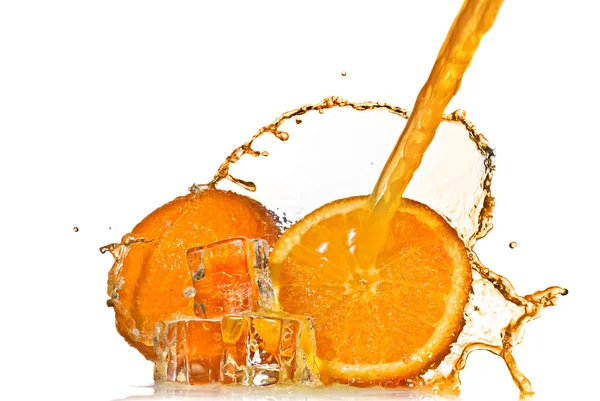 Сплеск води на апельсині — стокове фото