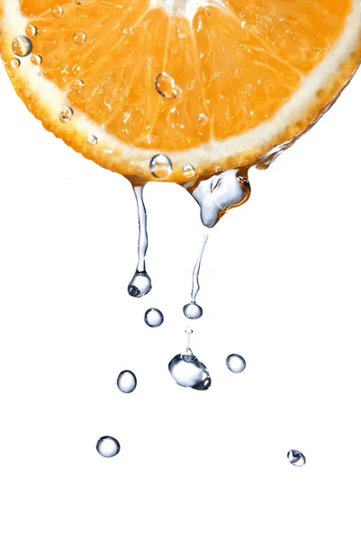 Frischwassertropfen auf Grapefruit — Stockfoto