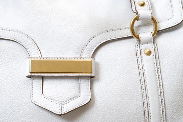 Макро из роскошной белой кожи женской сумки — стоковое фото