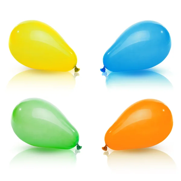 Ballons de couleur isolés sur blanc — Photo
