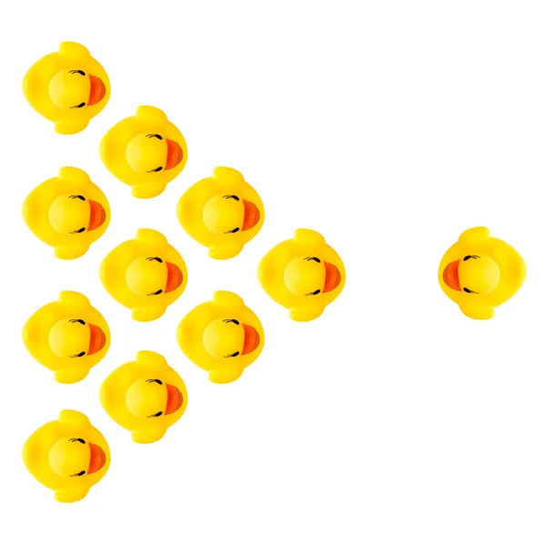 Гумові жовті качки ізольовані на білому — стокове фото