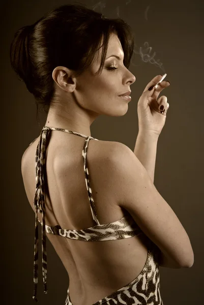 Dívka, kouření — Stock fotografie