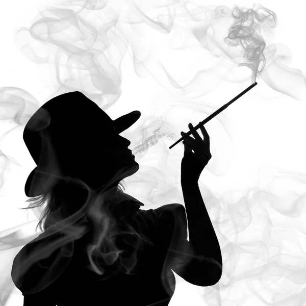 吸烟的女人被隔绝在白色背景上的剪影 — 图库照片