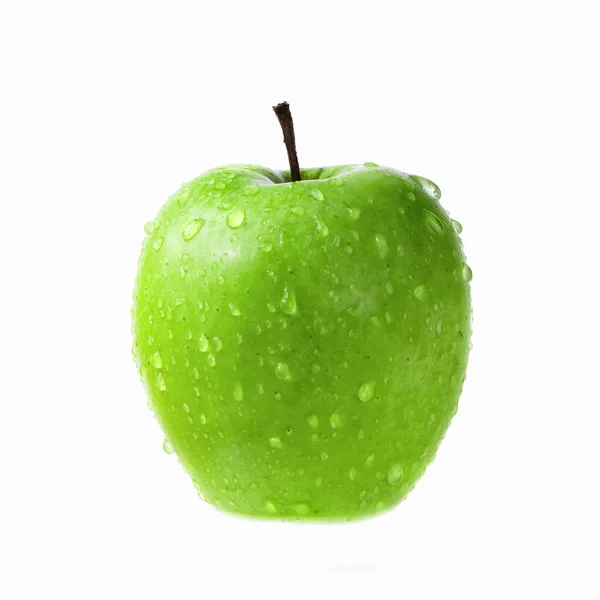 Зеленое яблоко с капельками воды изолированы на белом — стоковое фото