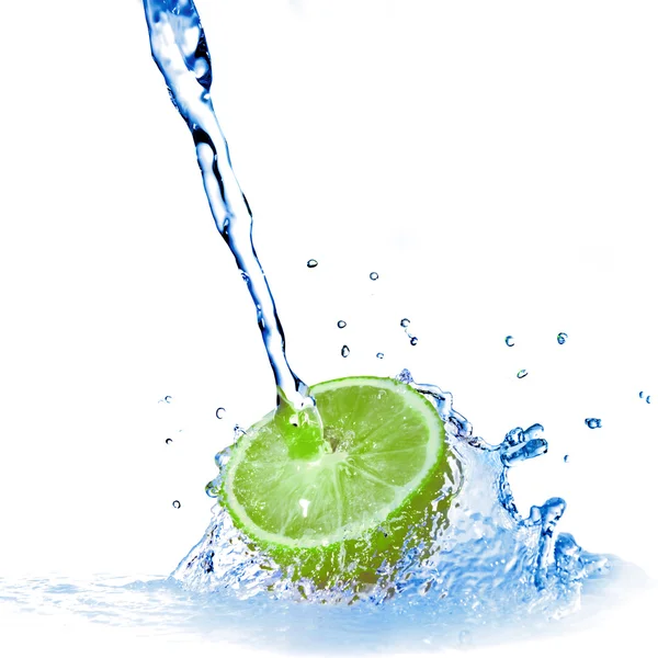 Vatten droppar på citron isolerad på vit — Stockfoto