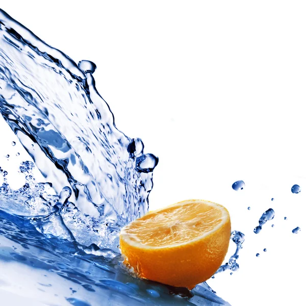 Beyaz izole portakal tatlı su damlaları — Stok fotoğraf