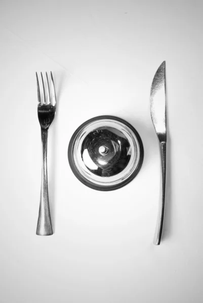 フォークとナイフ レストラン リング付きのテーブル — ストック写真