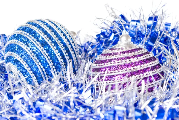 Rosa und blaue Weihnachtskugeln mit Dekoration lizenzfreie Stockfotos