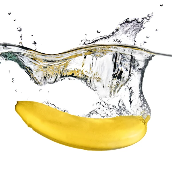 Banana caduto in acqua isolata su bianco — Foto Stock