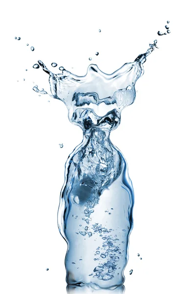 Garrafa de água e respingo isolado em branco — Fotografia de Stock