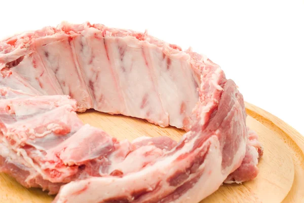 Неприготовленные свиные ребрышки с сырым мясом — стоковое фото