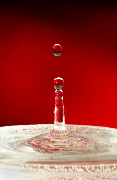 Instant. Falling water droplets — Stock Photo, Image