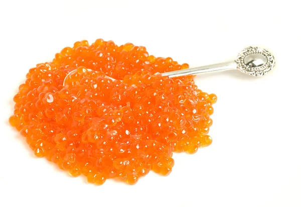 Roter Kaviar und Silberlöffel — Stockfoto